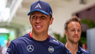 Albon signs new long-term contract with Williams