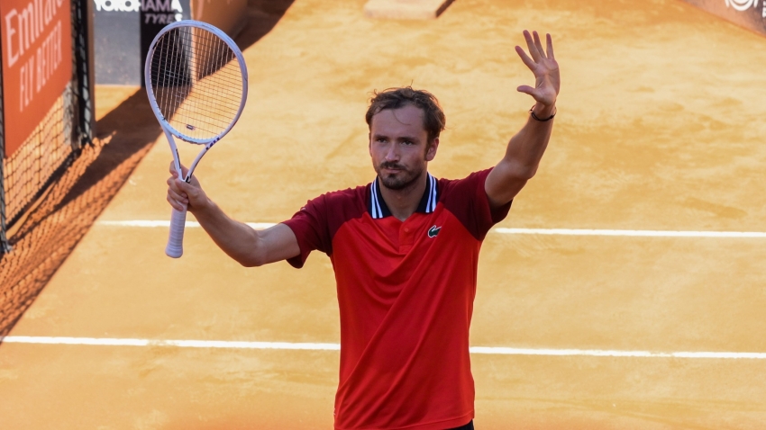 Medvedev pushed all the way to avoid third-round scare in Italian Open