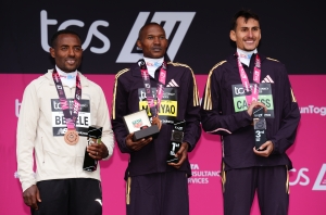 Emile Cairess dedicates impressive London Marathon display to cousin