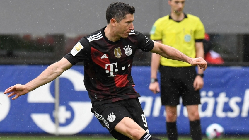 Freiburg 2-2 Bayern Munich: Lewandowski matches Muller record in entertaining draw