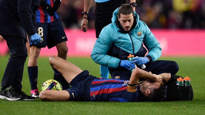 Barcelona confirm ankle sprain for Busquets ahead of Man Utd tie