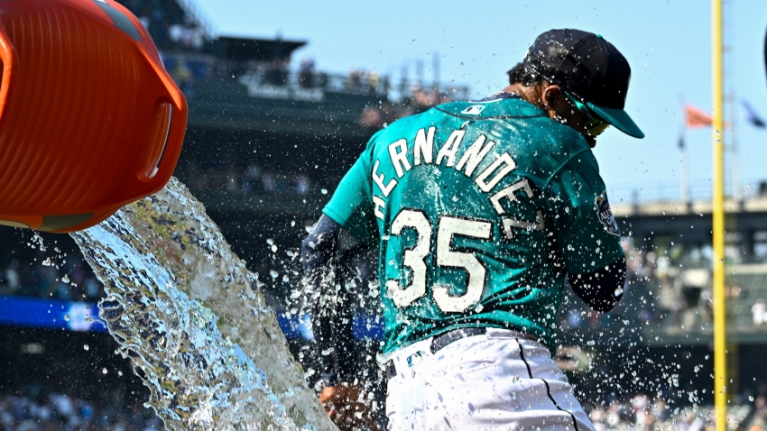MLB: Red-hot Mariners hit 7 homers in rout of Royals on Saturday