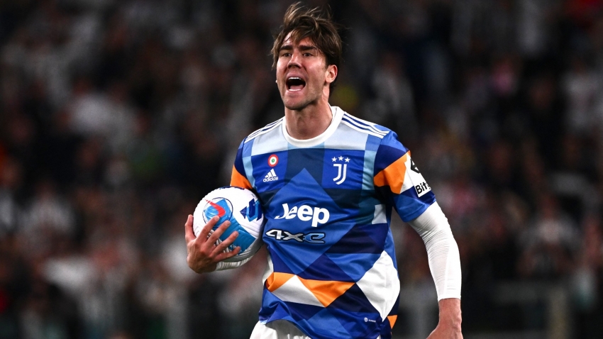 Juventus 1-1 Bologna: Vlahovic header denies nine-man visitors in stunning finish