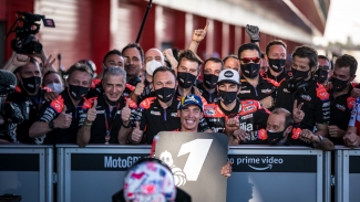 Aleix Espargaro claims Aprilia&#039;s maiden MotoGP pole in Argentina