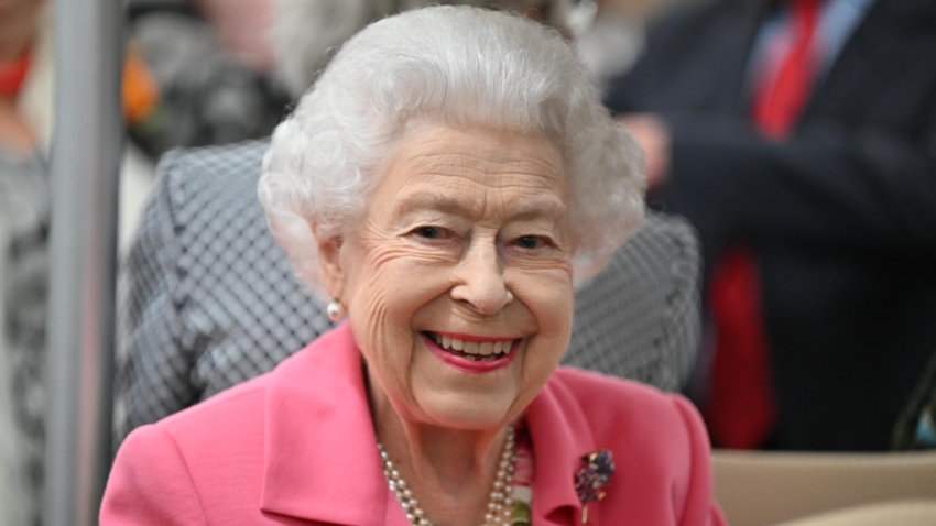 The Queen: &#039;She served her country with dignity and grace&#039; - Beckham, Federer and Pele lead tributes to Her Majesty