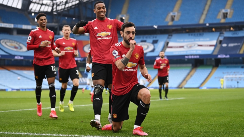 Manchester City 0-2 Manchester United: Red Devils spike league leaders&#039; winning run