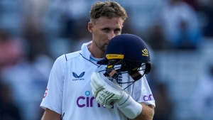 Joe Root rallies England with patient century in fourth Test against India