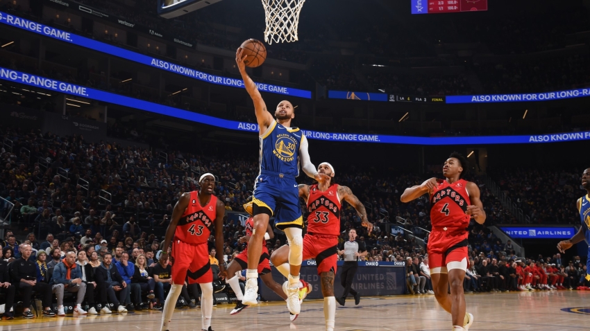 Curry and Thompson star as Warriors move up in the west, Giannis powers Bucks past Pacers