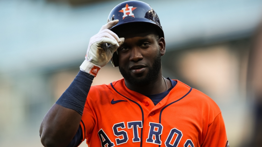 Astros sweep Twins as injured Harper propels Phillies over Dodgers
