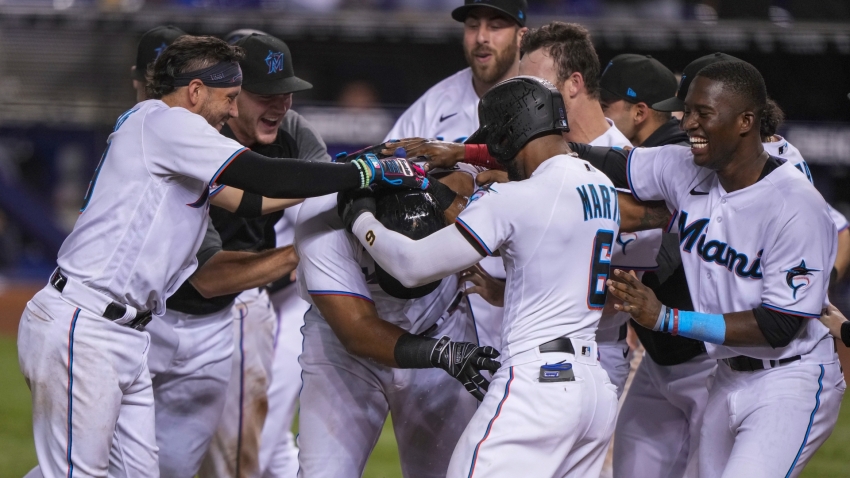 Aguilar hits walk-off homer as Marlins down Dodgers, Ohtani brings up 32nd home run