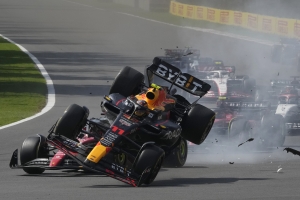 Christian Horner lauds Daniel Ricciardo as pressure mounts on Sergio Perez