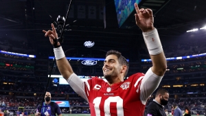 Garoppolo to stay with 49ers after signing reworked contract