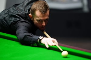 Mark Allen battles back to stay in scrappy Crucible semi against Mark Selby