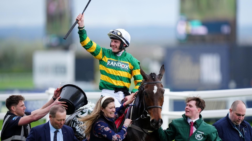 Maximus returns for happy Grand National punters