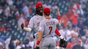 Surprising Reds rout Astros for seventh straight win to move over .500, Giants pound rival Dodgers 15-0