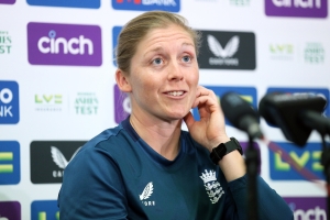 Heather Knight does not want England to dwell on Ashes disappointment