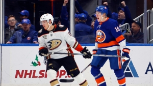 NHL: Holmstrom&#039;s late short-handed goal keeps Islanders rolling