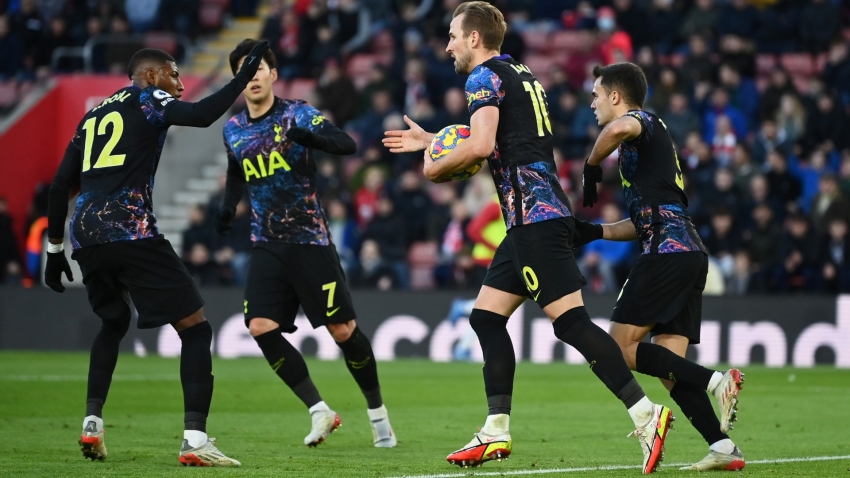 Southampton 1-1 Tottenham: Kane on target as Conte makes Spurs history