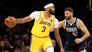 Davis &#039;learning from me&#039; quips distracted LeBron after Lakers beat Mavs
