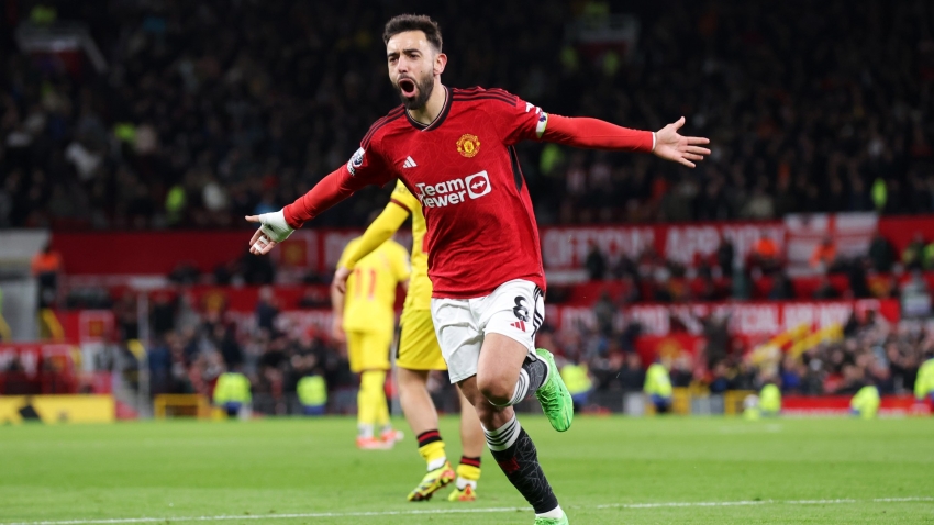 Manchester United 4-2 Sheffield United: Fernandes double helps Red Devils to comeback win