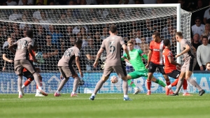 Micky van de Ven scores as ten-man Tottenham go top with win over Luton