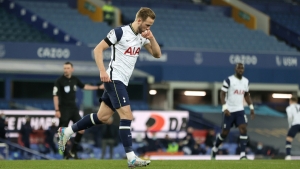 Everton 2-2 Tottenham: Kane spares Spurs but hobbles off as top-four hopes diminish further