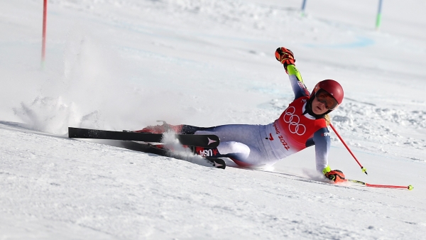Winter Olympics: Mikaela Shiffrin disqualified from giant slalom on first run