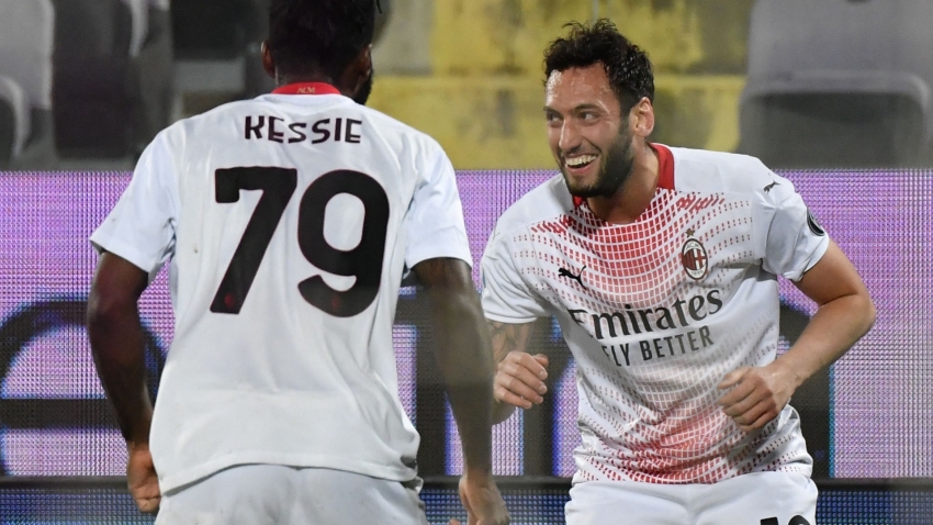 Fiorentina 2-3 Milan: Calhanoglu keeps Rossoneri in title hunt
