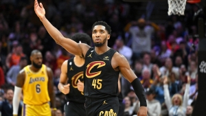 Mitchell outshines LeBron as Lakers lose to Cavs with Davis out, Mavs down Nuggets