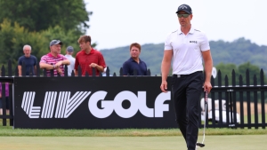 Henrik Stenson leads in his first LIV Golf event, Mickelson 11 shots back