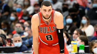 LaVine exits Bulls&#039; loss to Warriors with left knee injury