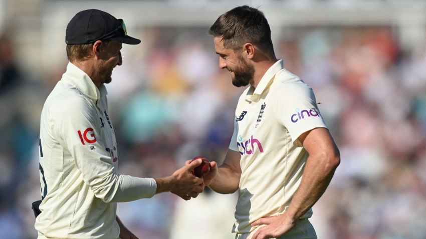 Ashes 2021-22: Woakes backs Root to remain as England captain
