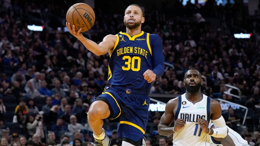 Curry injury a 'concern' as Warriors await MRI results