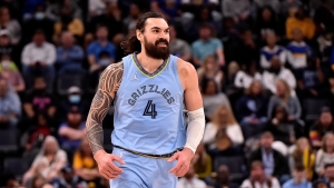Adams agrees to Grizzlies extension