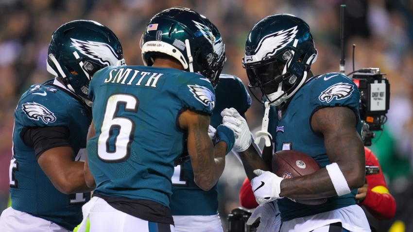 Eagles withstand Cowboys charge to improve to 6-0 start