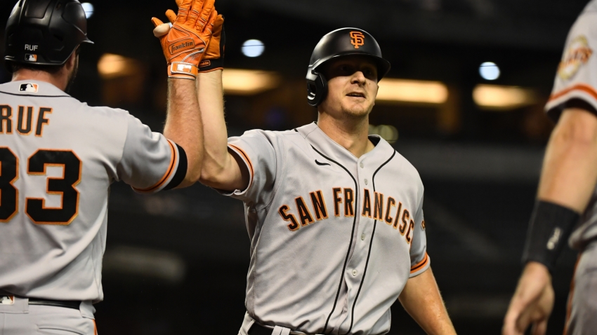 Dickerson hits grand slam as Giants win in 10th, Guerrero homers for 34th time