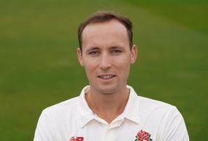 Tom Hartley to focus on batting to avoid being frozen out at Lancashire