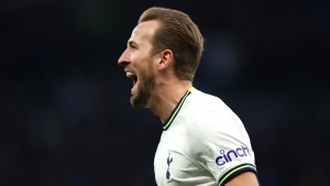 Harry Kane beats Jimmy Greaves record, but team trophies still elude Spurs star