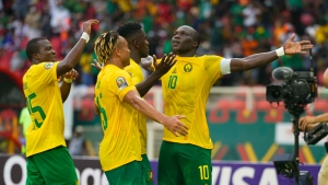 Cape Verde 1-1 Cameroon: Hosts held by stunning equaliser but win group anyway