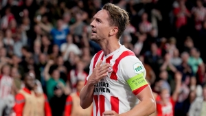 PSV 2-0 Arsenal: Veerman and De Jong make sorry Gunners wait on top spot