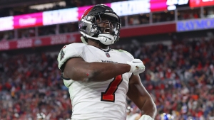 Fournette signs new deal with the Bucs despite Patriots interest