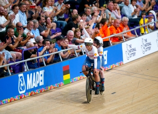Jody Cundy wins 14th straight kilo world title as Britain’s para-cyclists shine