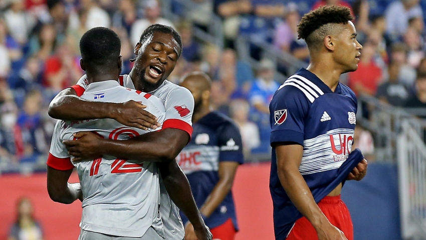 MLS: New England stumble again, Galaxy fire despite Chicharito injury