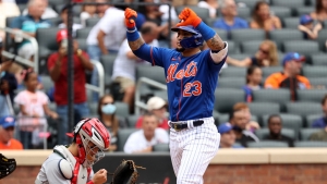 Mets&#039; Baez gives booing fans thumbs down but president condemns gesture