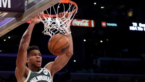 Giannis leads Bucks past LeBron&#039;s Lakers, Suns record NBA-high 44th win