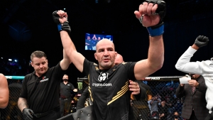 UFC 267: Teixeira makes history after 42-year-old dethrones champ Blachowicz