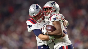 Patriots pass-rushers Uche, Judon help keep playoff hopes alive against the Cardinals