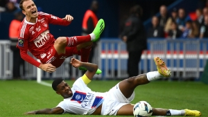 Kimpembe avoids red card but sustains injury following late lunge in PSG win