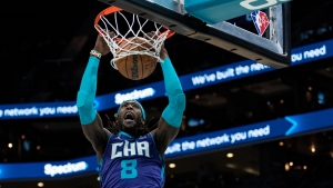 Free agent Montrezl Harrell signs with the Philadelphia 76ers
