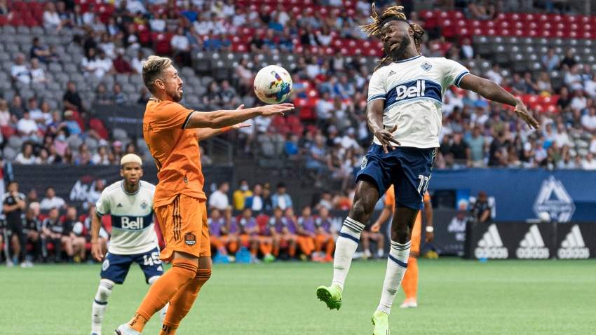 Vancouver Whitecaps score two late goals to steal the points against the Houston Dynamo